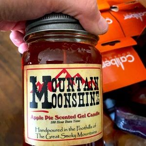 Apple pi moonshine gel candle